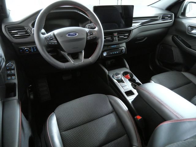 Certified 2025 Ford Escape ST-Line Select w/ Tech Pack #1 AWD/4WD image 4