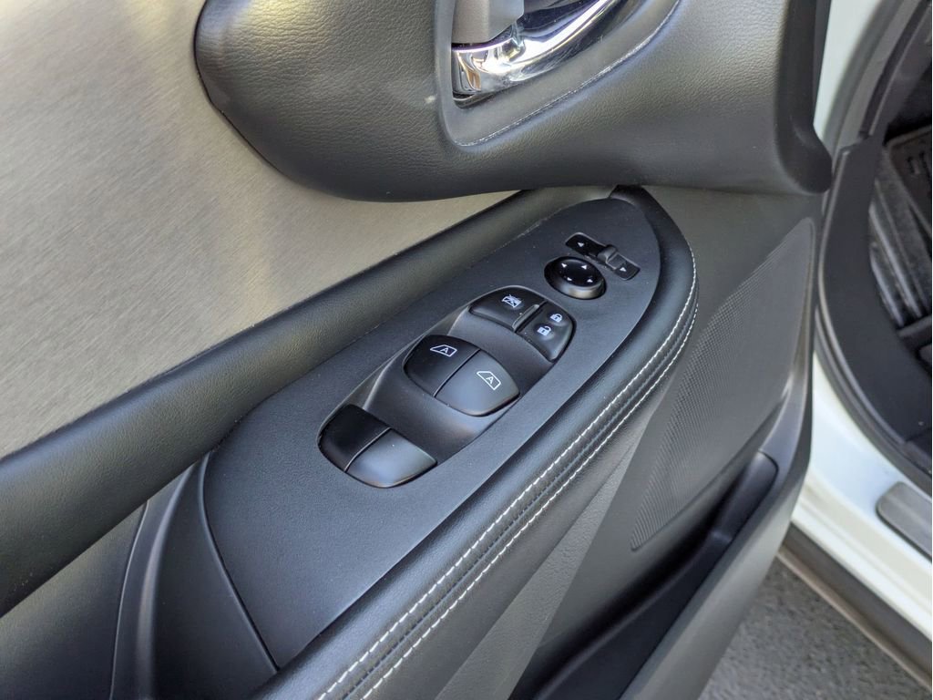 Used 2024 Nissan Murano SV w/ SV Midnight Edition Package image 12