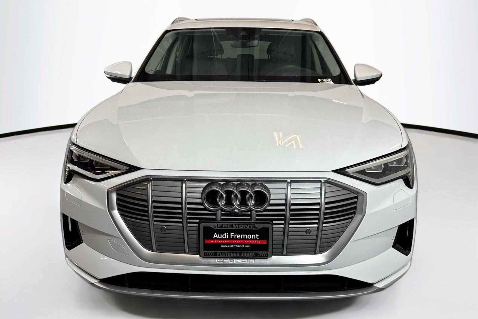 Used 2019 Audi e-tron Prestige w/ Prestige Package image 2