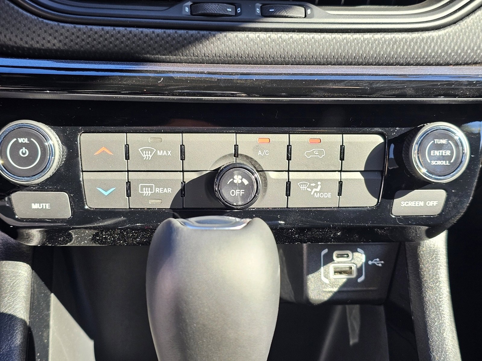 New 2026 Jeep Compass Latitude image 13