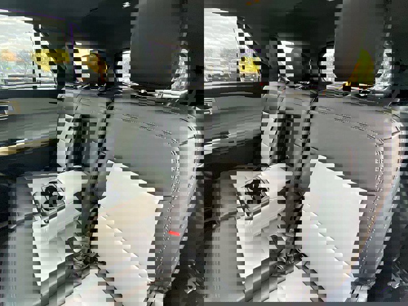 Certified 2022 Ford Explorer XLT w/ Equipment Group 202A image 39