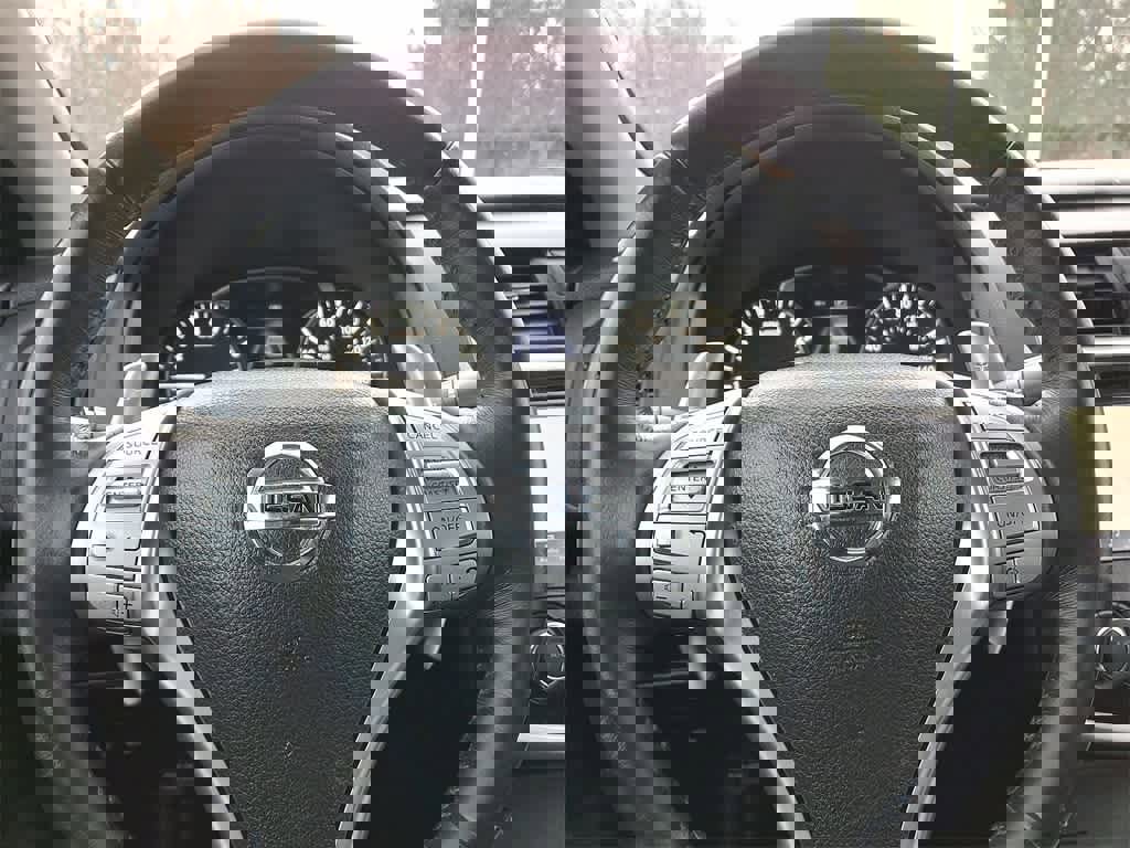 Used 2018 Nissan Altima 2.5 SR w/ SR Midnight Edition image 16