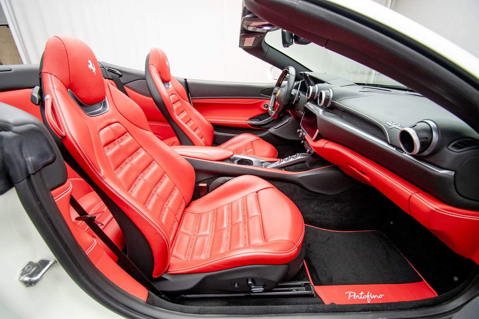 Used 2019 Ferrari Portofino RWD image 23