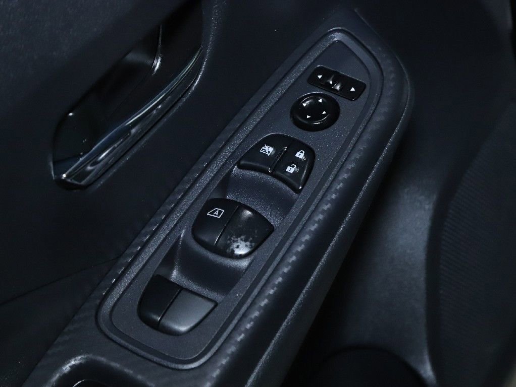 Used 2025 Nissan Versa SV FWD image 16