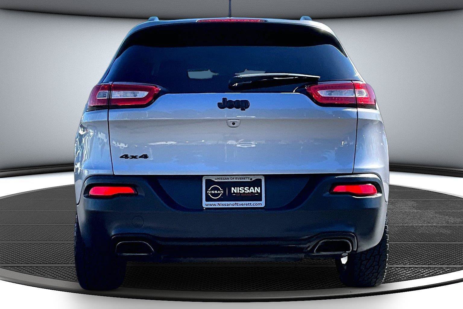 Used 2018 Jeep Cherokee Latitude w/ Altitude Package AWD/4WD image 6