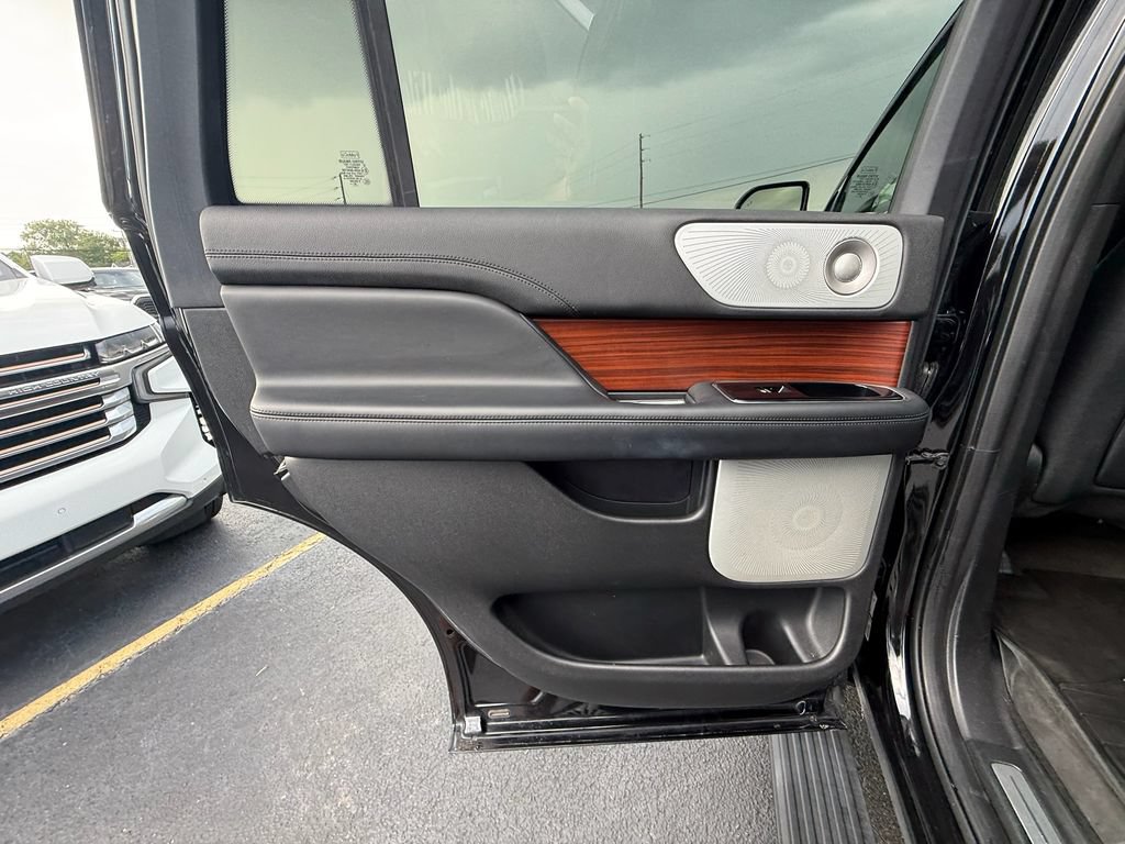 Used 2020 Lincoln Navigator Reserve w/ Luxury Package AWD/4WD image 18