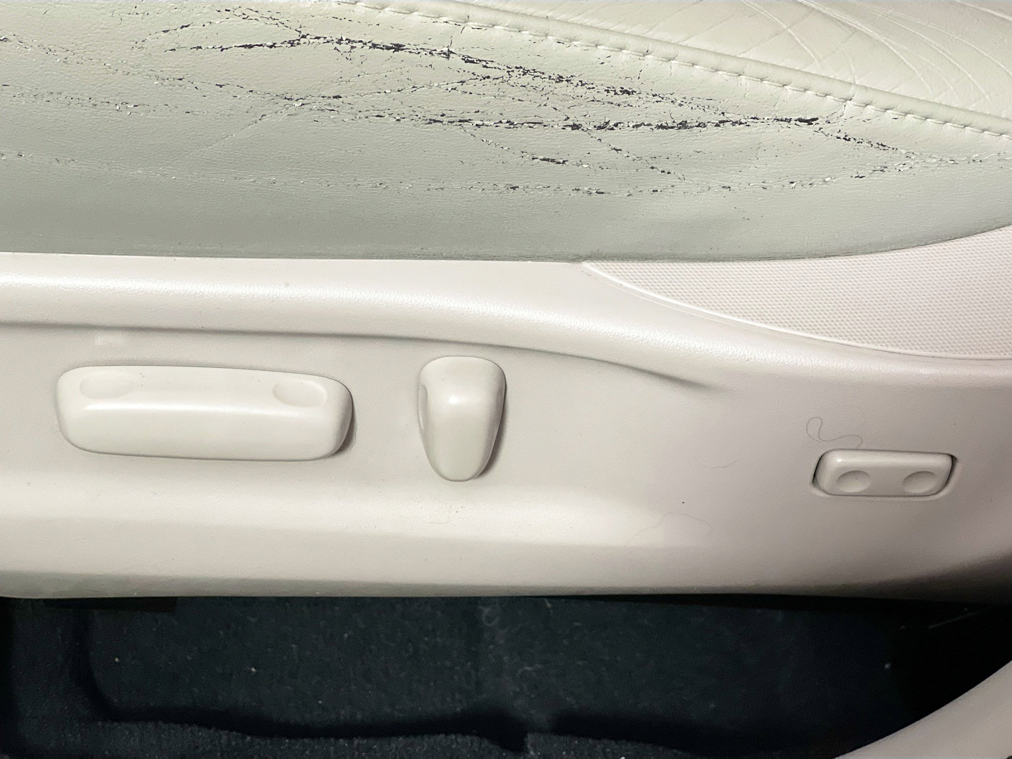 Used 2014 Toyota Venza XLE image 15