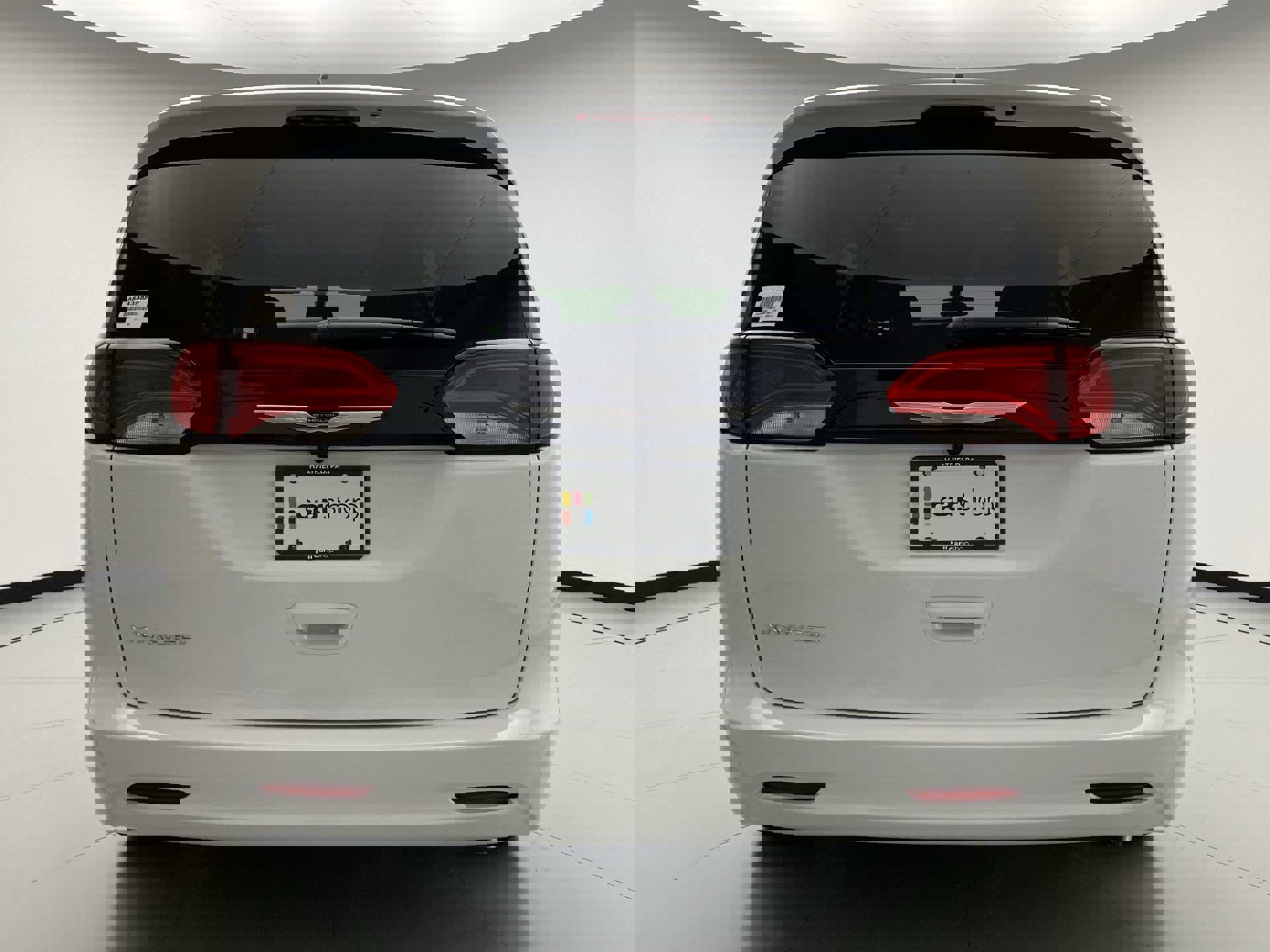 Used 2022 Chrysler Voyager LX image 4