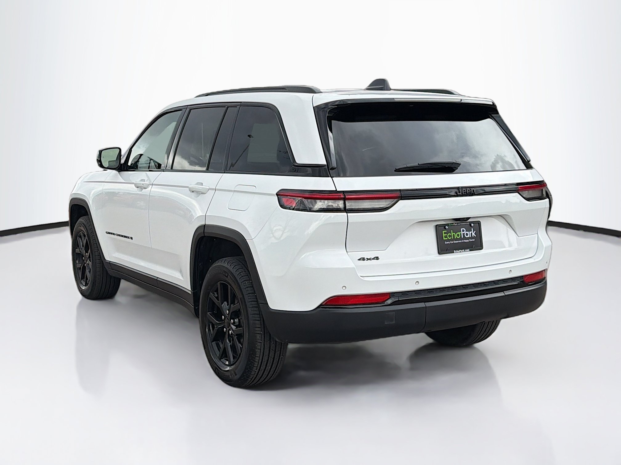 Used 2024 Jeep Grand Cherokee Altitude AWD/4WD image 5