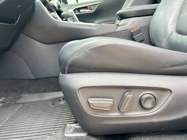 Used 2019 Toyota RAV4 Limited w/ Advanced Technology Package AWD/4WD image 32
