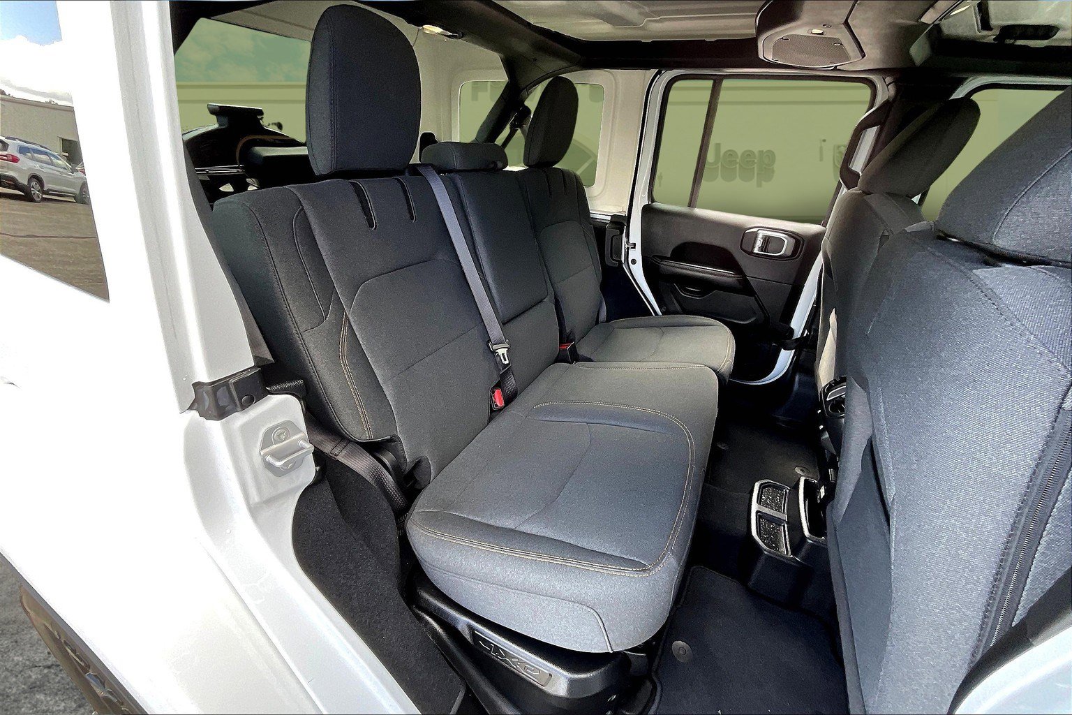 Used 2024 Jeep Wrangler Sahara image 23