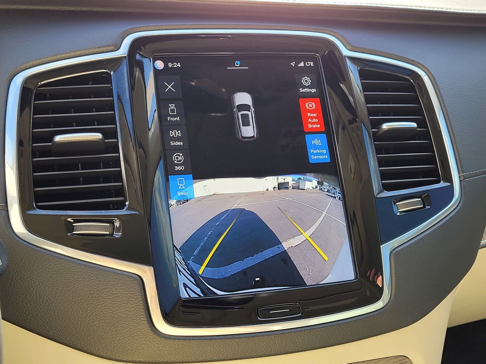 Certified 2023 Volvo XC90 T8 Ultimate w/ Lounge Package AWD/4WD image 25