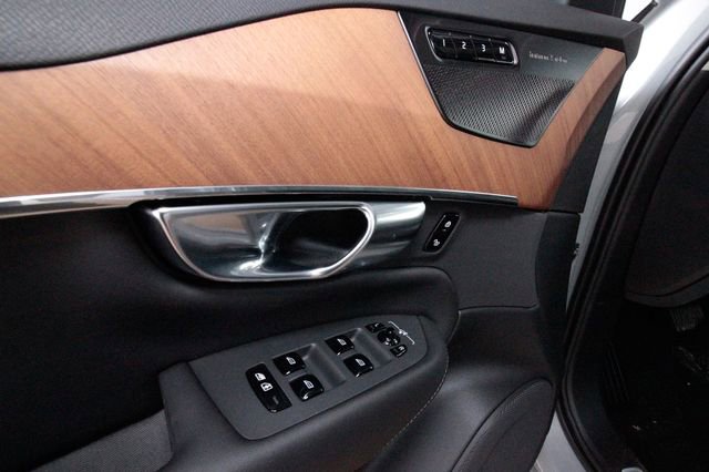 Certified 2025 Volvo XC90 B6 Plus w/ Protection Package Premier image 17