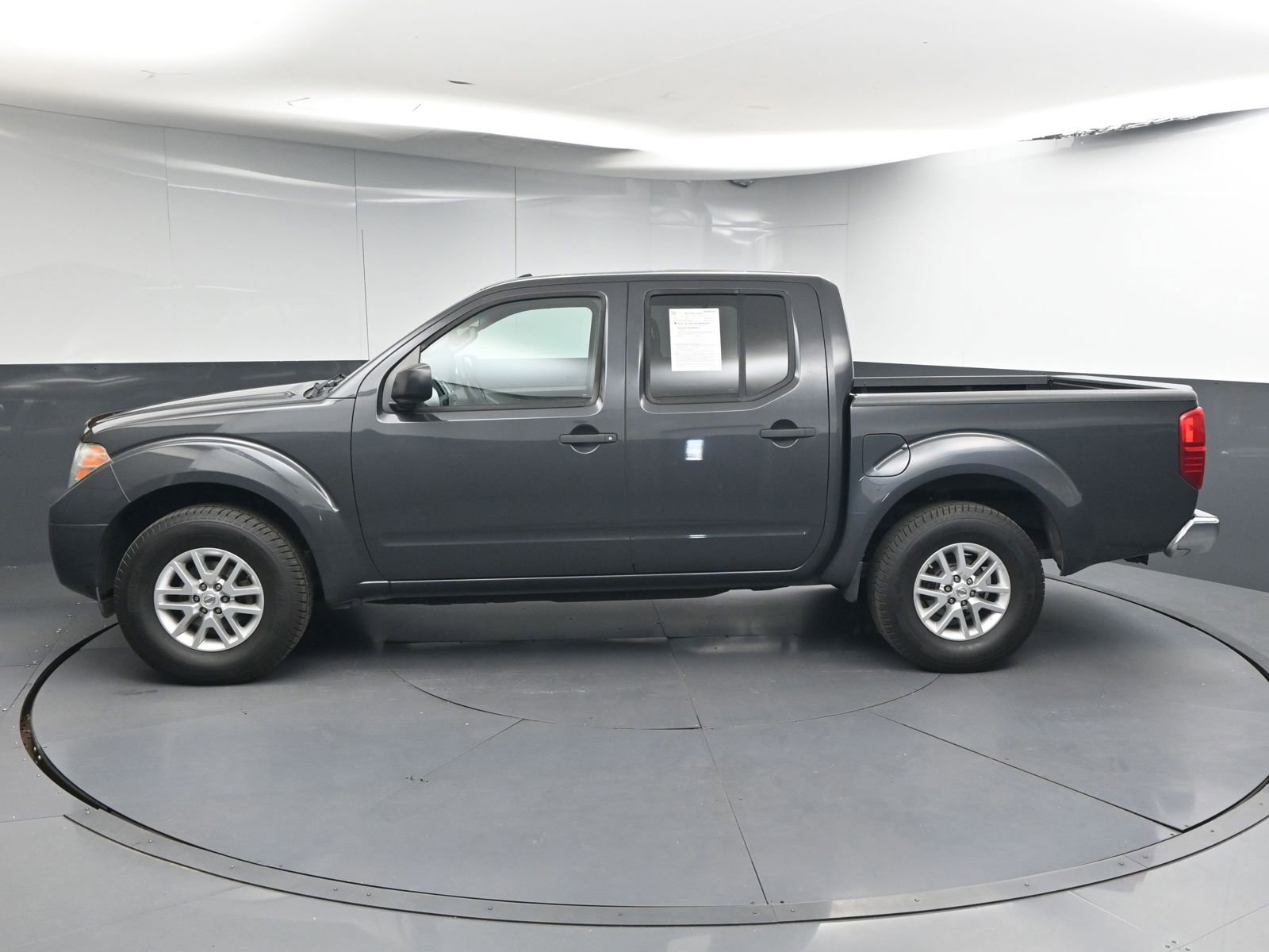 Used 2015 Nissan Frontier SV RWD image 4
