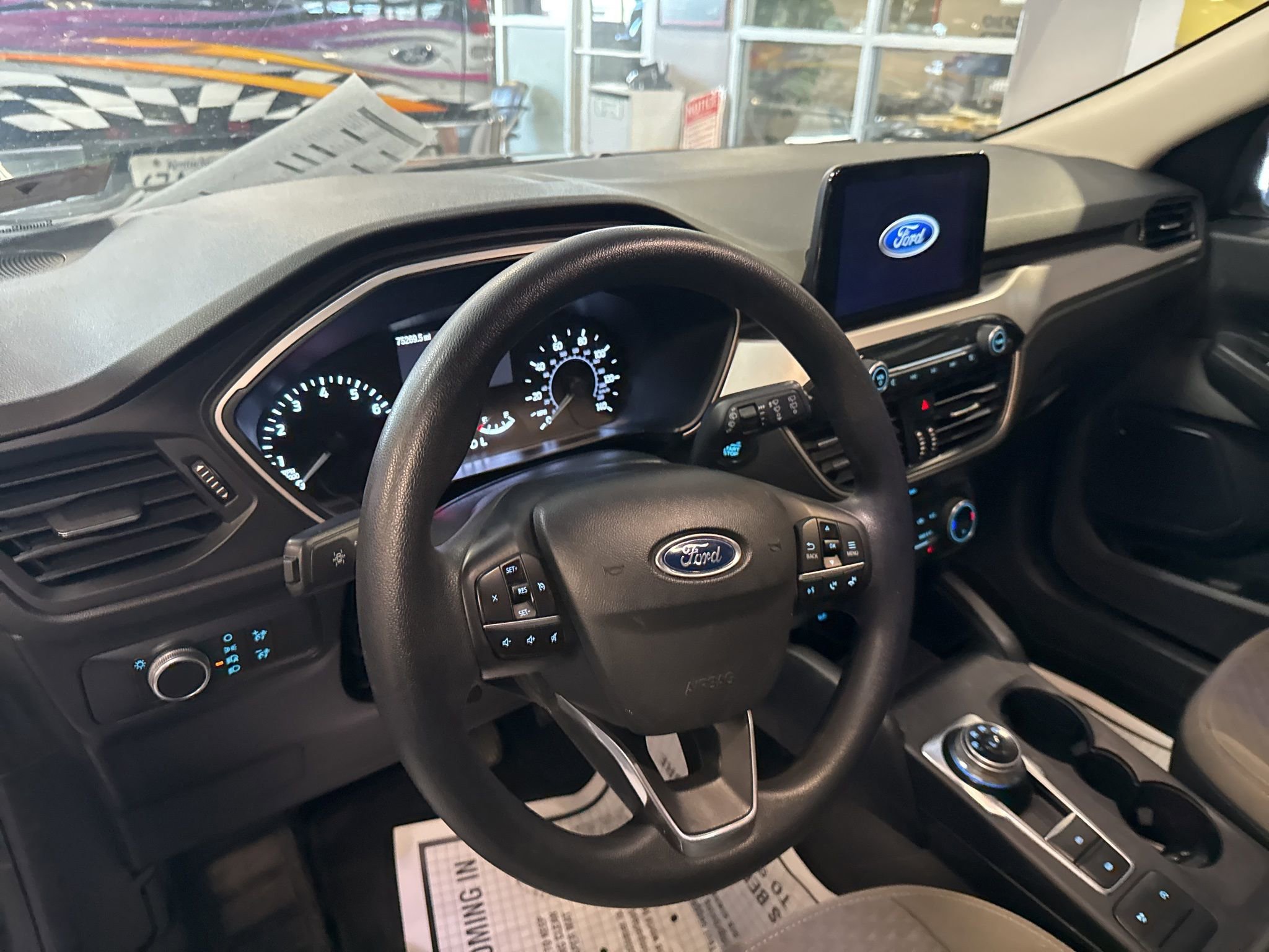 Used 2020 Ford Escape SE image 9