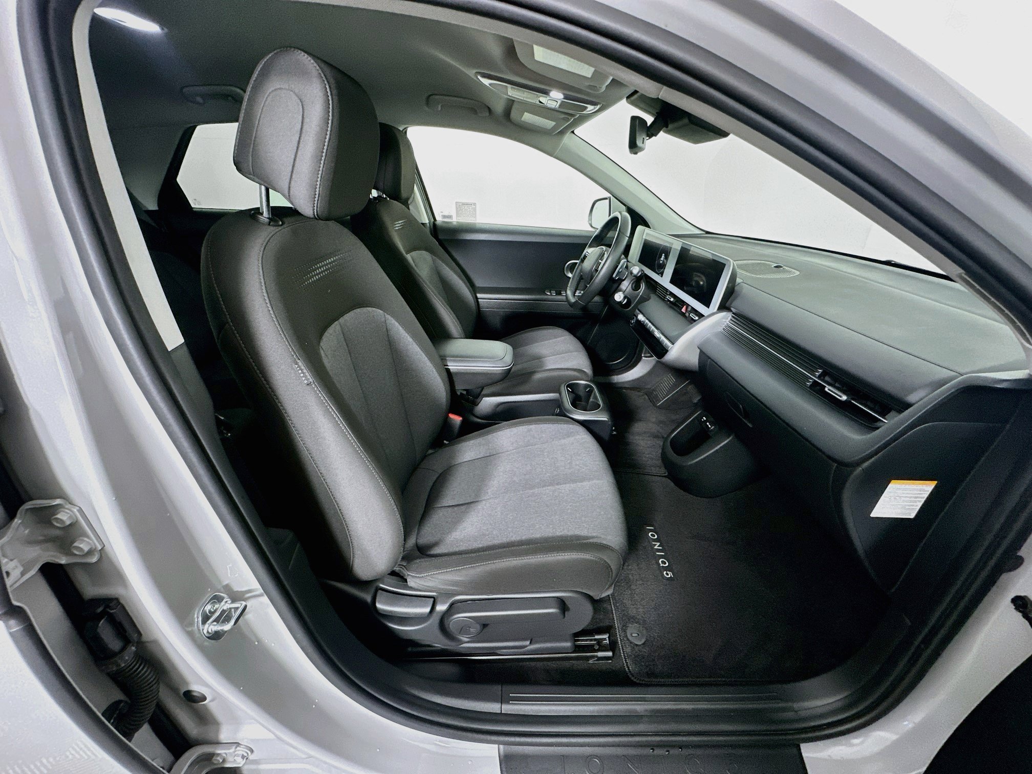 Used 2024 Hyundai Ioniq 5 SEL RWD image 32