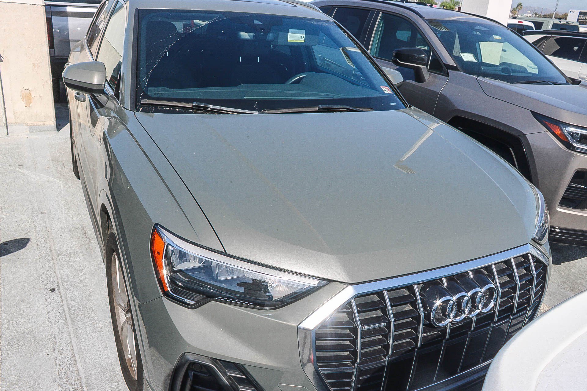 Used 2020 Audi Q3 2.0T Premium w/ Convenience Package AWD/4WD image 3