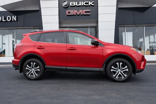 Used 2016 Toyota RAV4 LE image 1