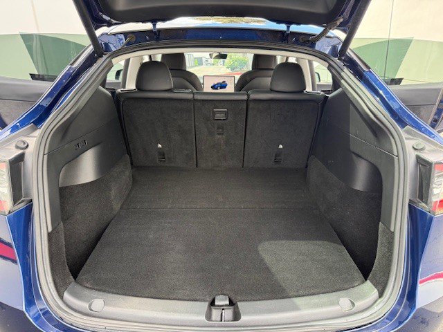 Used 2022 Tesla Model Y Long Range image 16