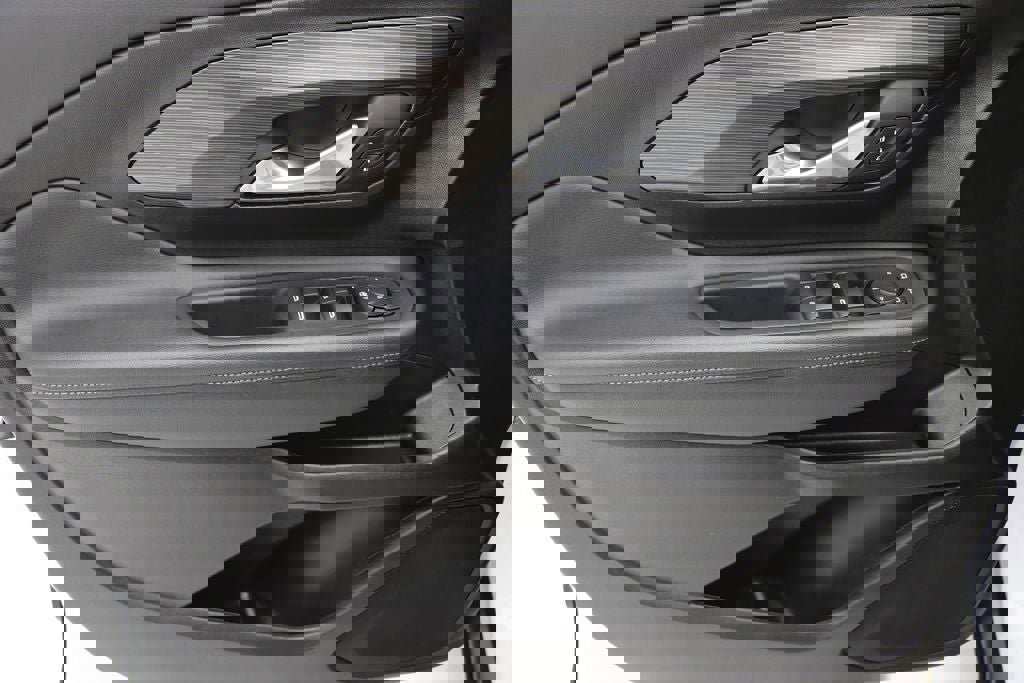 Used 2024 GMC Terrain SLE image 16