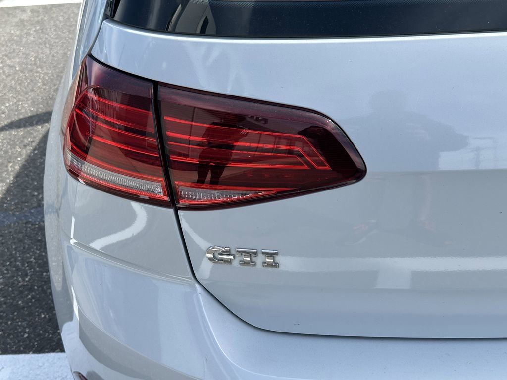 Used 2018 Volkswagen GTI SE FWD image 34