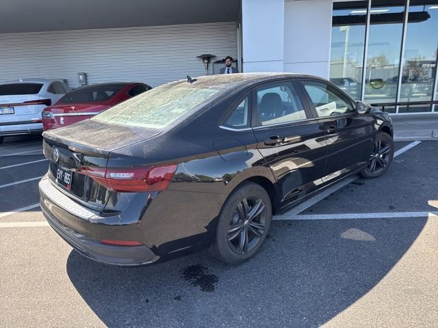 Certified 2024 Volkswagen Jetta SE w/ Panoramic Sunroof Package image 3