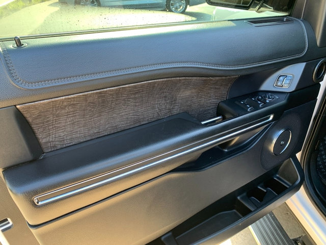 Used 2019 Ford Expedition Limited w/ Equipment Group 302A AWD/4WD image 25