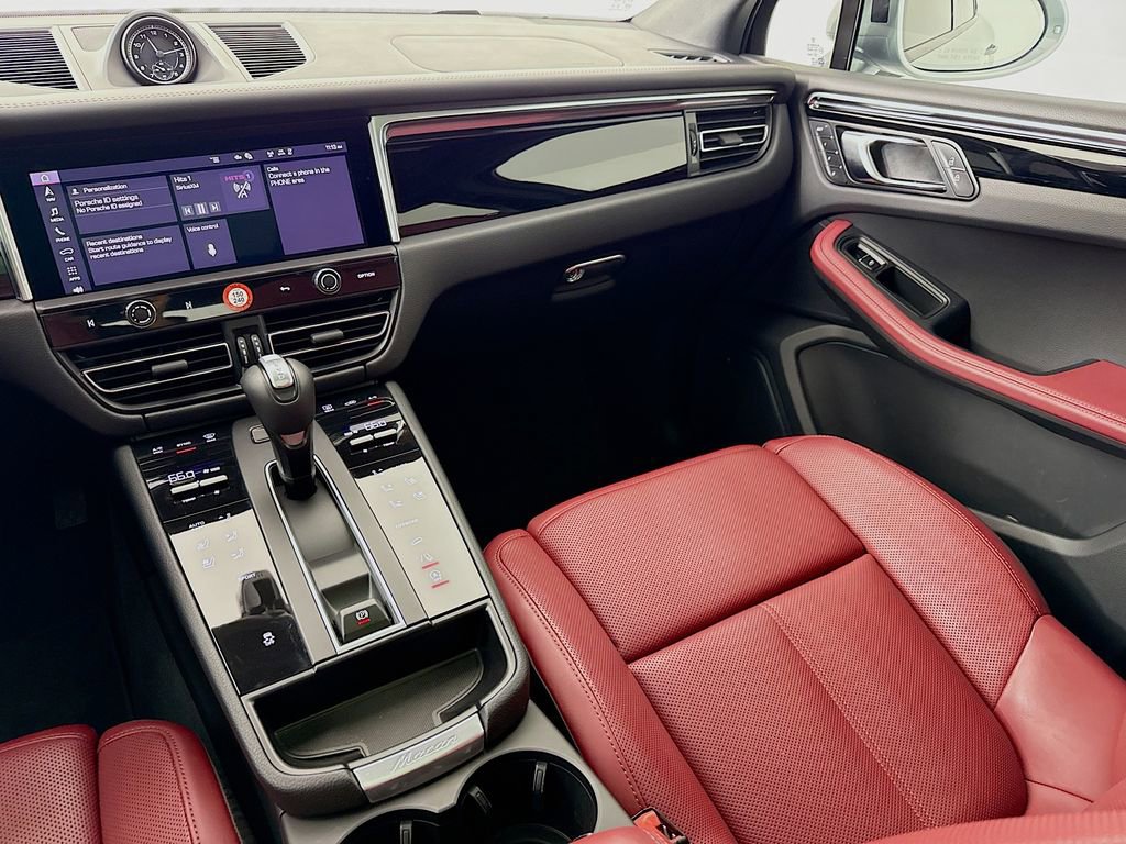 Certified 2025 Porsche Macan image 27
