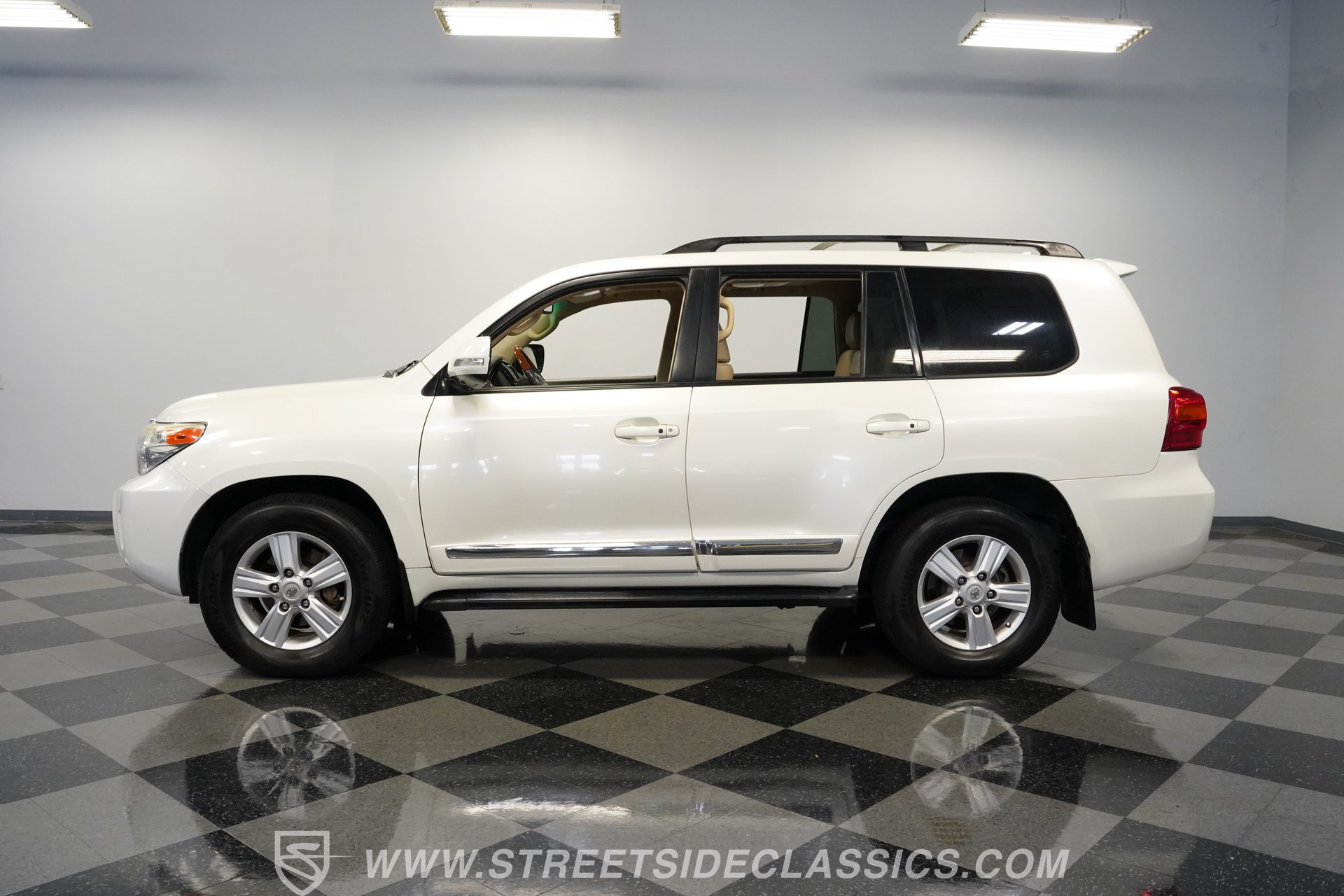 Used 2013 Toyota Land Cruiser AWD/4WD image 2