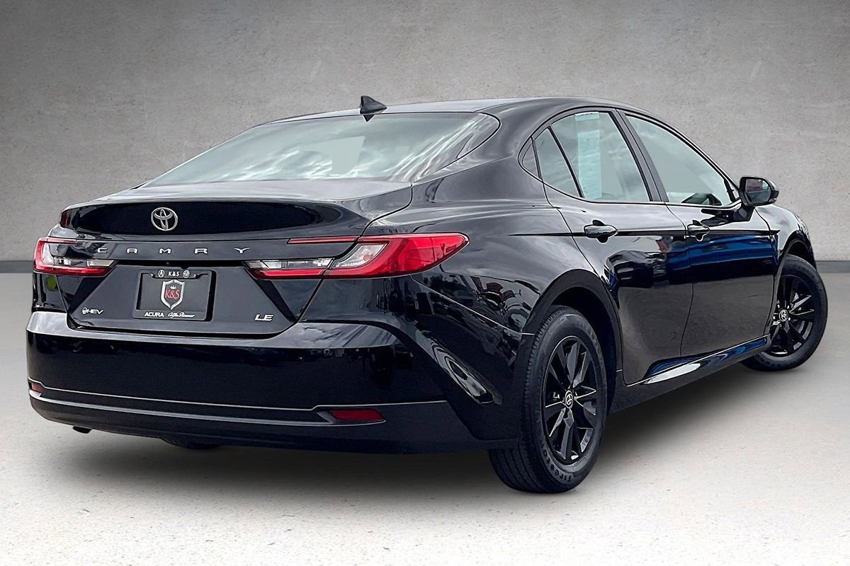Used 2025 Toyota Camry LE FWD image 31