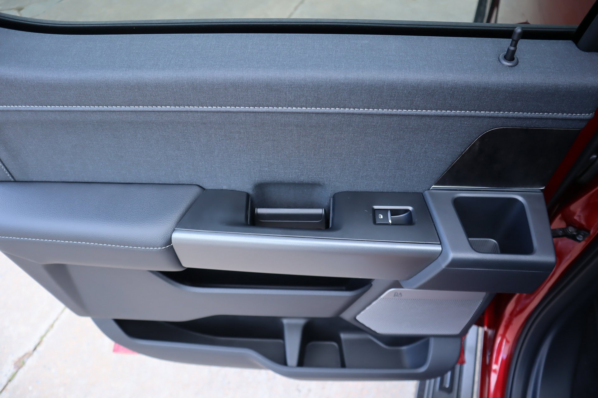 New 2026 Ford F250 Lariat w/ Black Appearance Package image 19