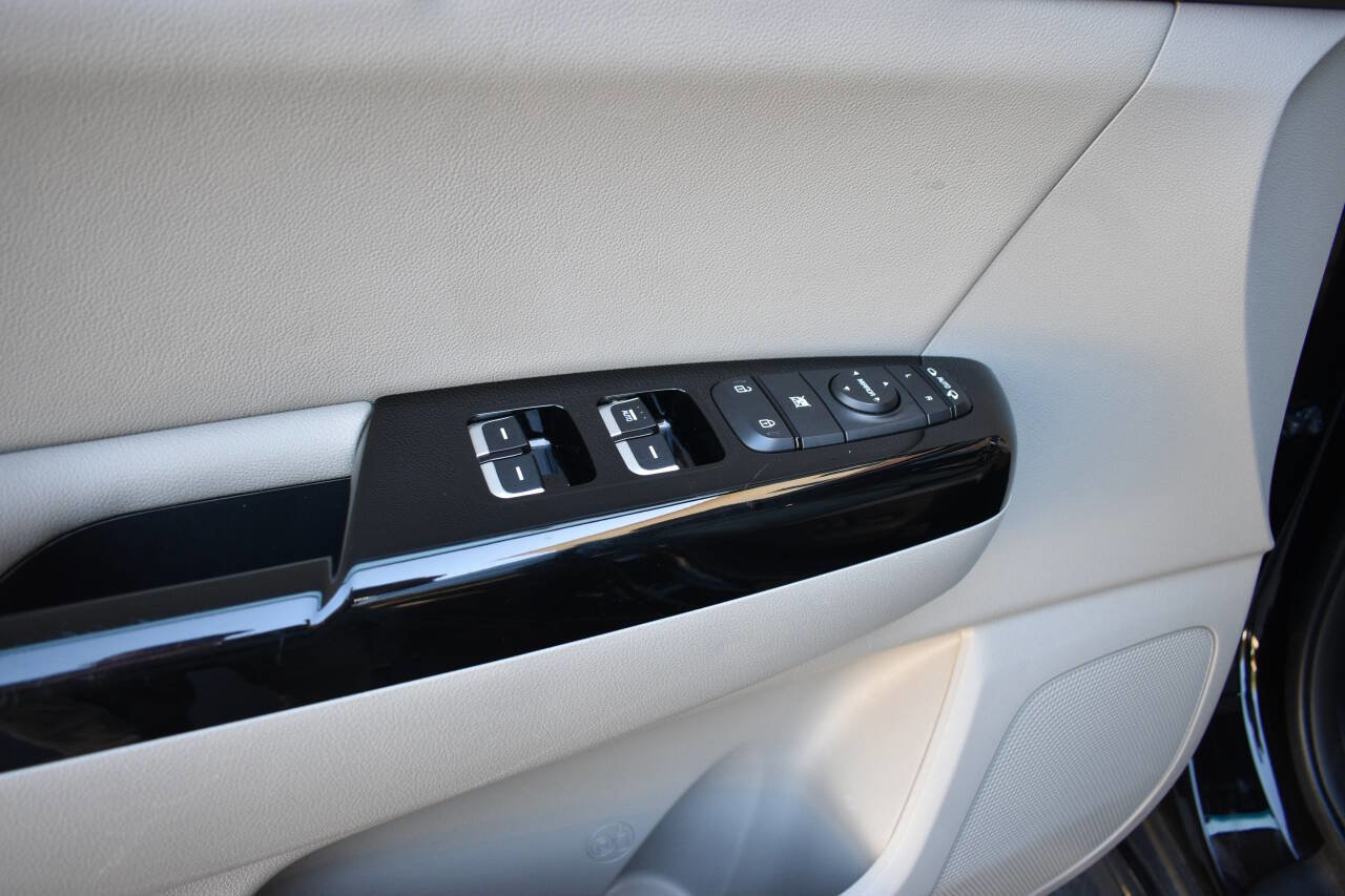 Used 2022 Kia Sportage Nightfall Edition w/ Nighfall AWD Premium Package image 17