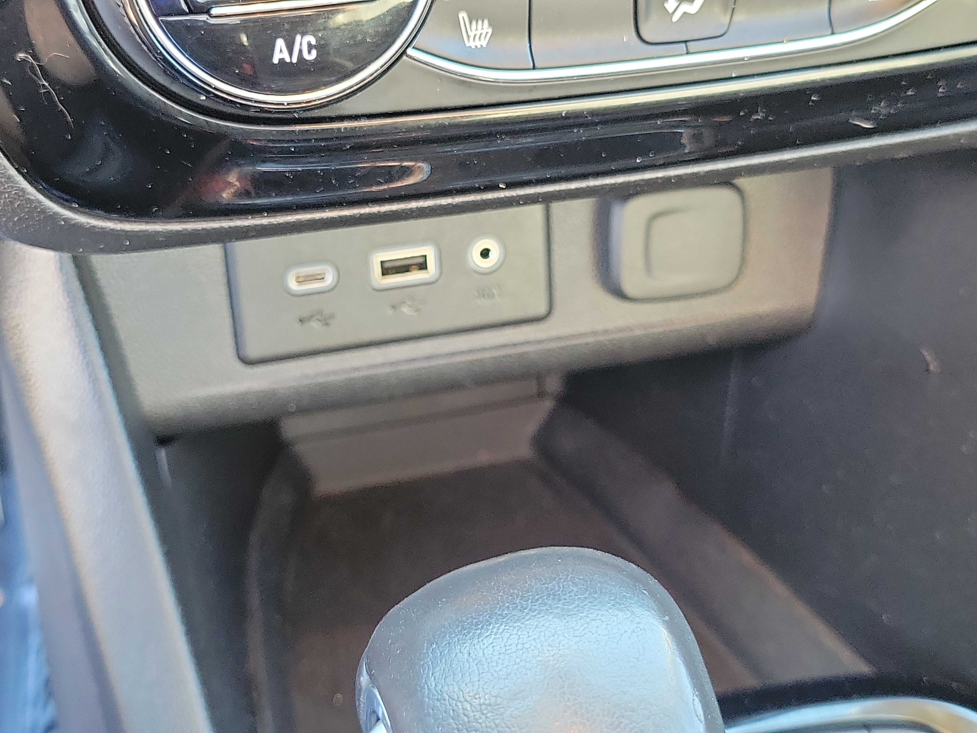 Used 2022 Buick Encore GX Select image 29