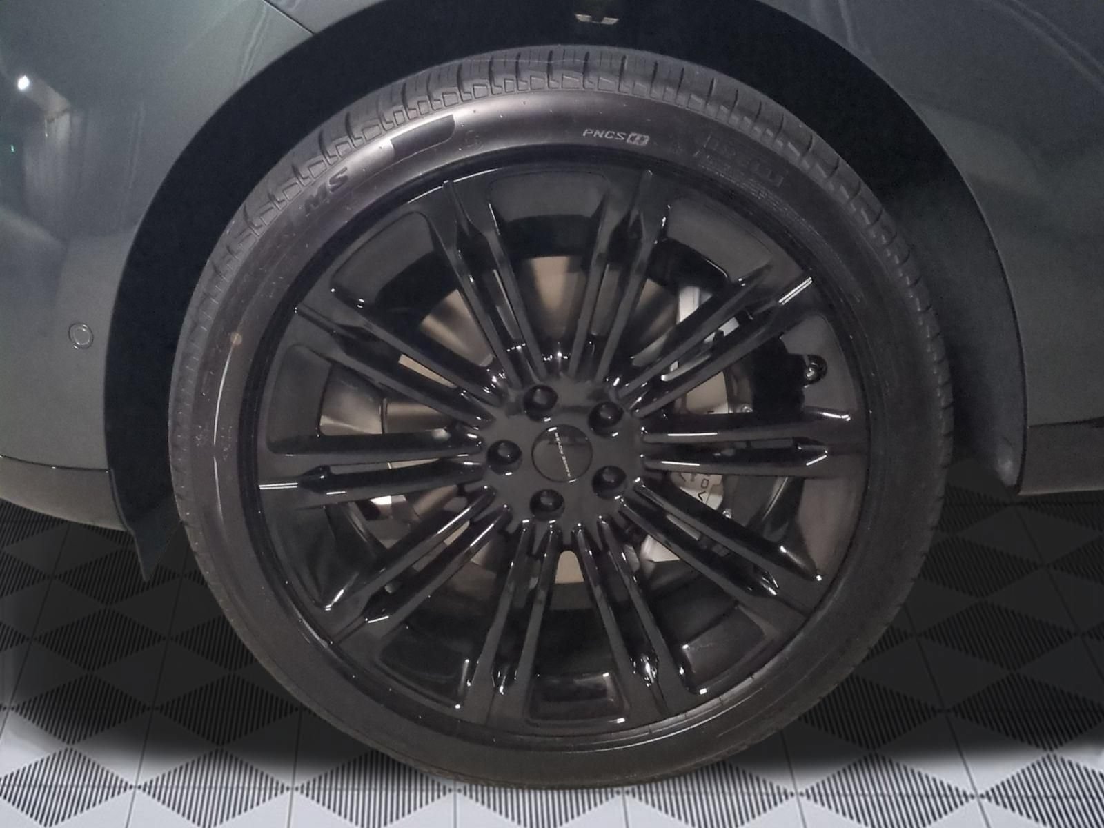 New 2026 Land Rover Range Rover Long Wheelbase SE AWD/4WD image 9
