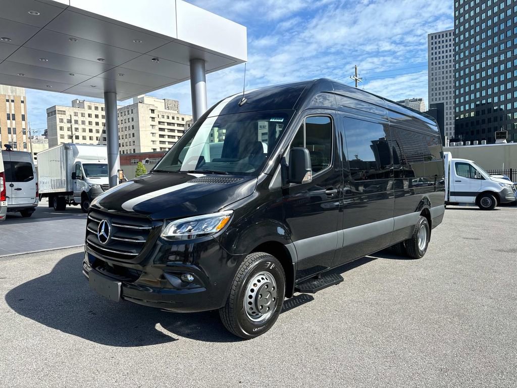 Used 2025 Mercedes-Benz Sprinter 3500 image 3