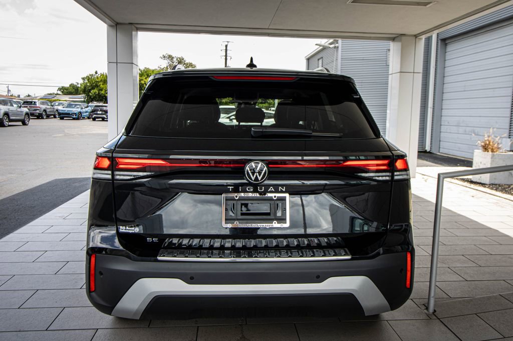 New 2026 Volkswagen Tiguan SE FWD image 18