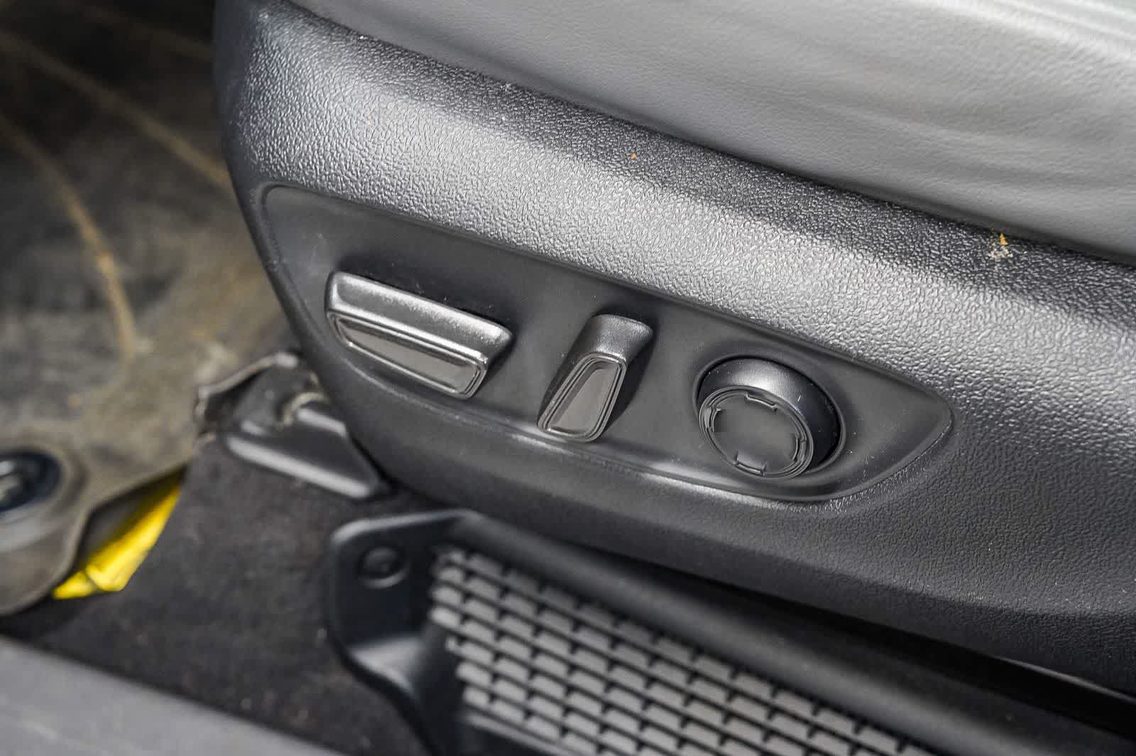 Used 2023 Toyota Sienna XLE FWD image 18