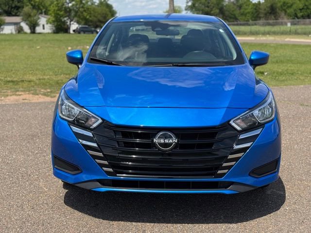 Used 2023 Nissan Versa SV FWD image 2