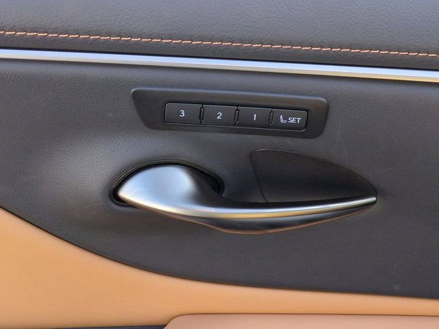 Used 2025 Lexus ES 350 w/ Premium Package image 14