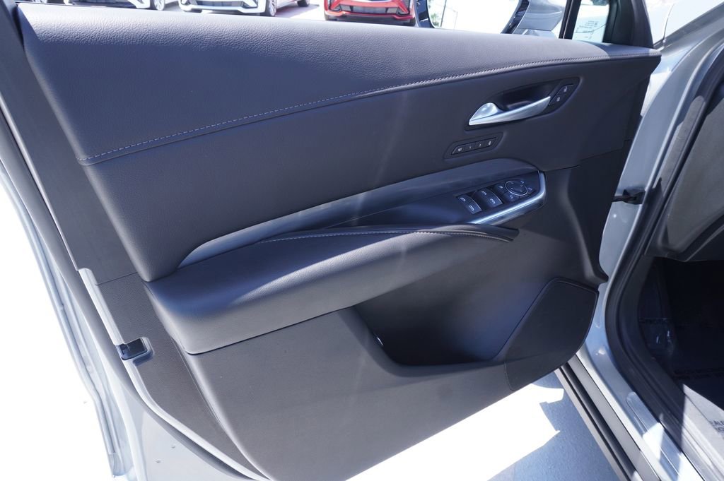 Used 2025 Cadillac XT4 Premium Luxury FWD image 14