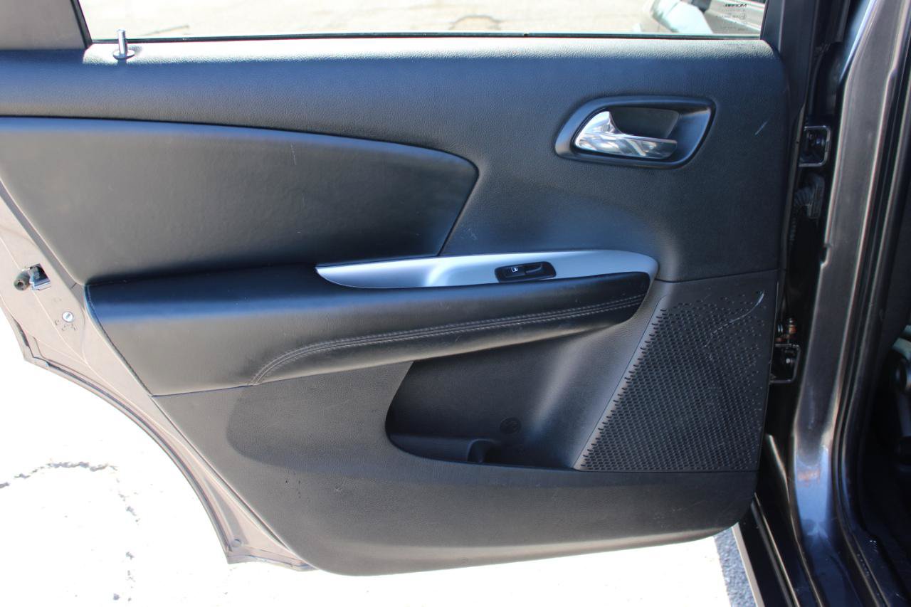 Used 2016 Dodge Journey SXT w/ Comfort/Convenience Group FWD image 34
