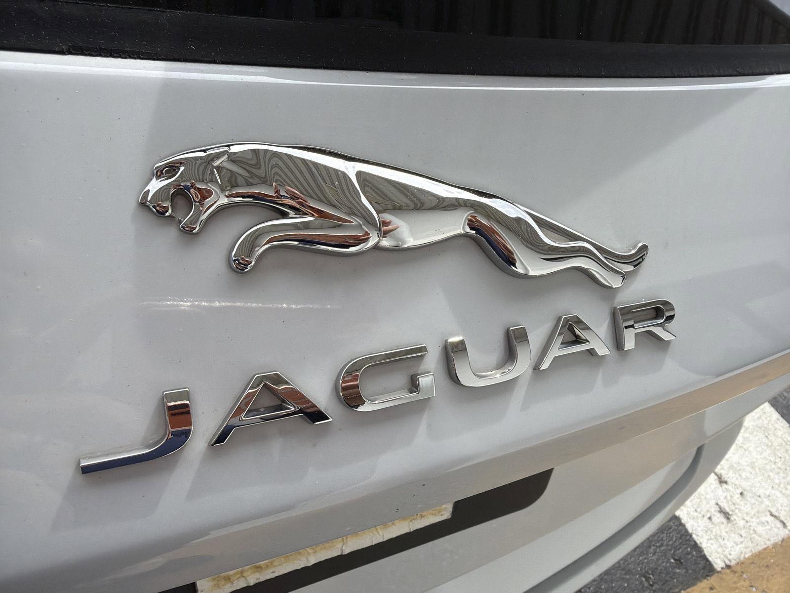 Used 2018 Jaguar E-PACE R-Dynamic SE AWD/4WD image 9