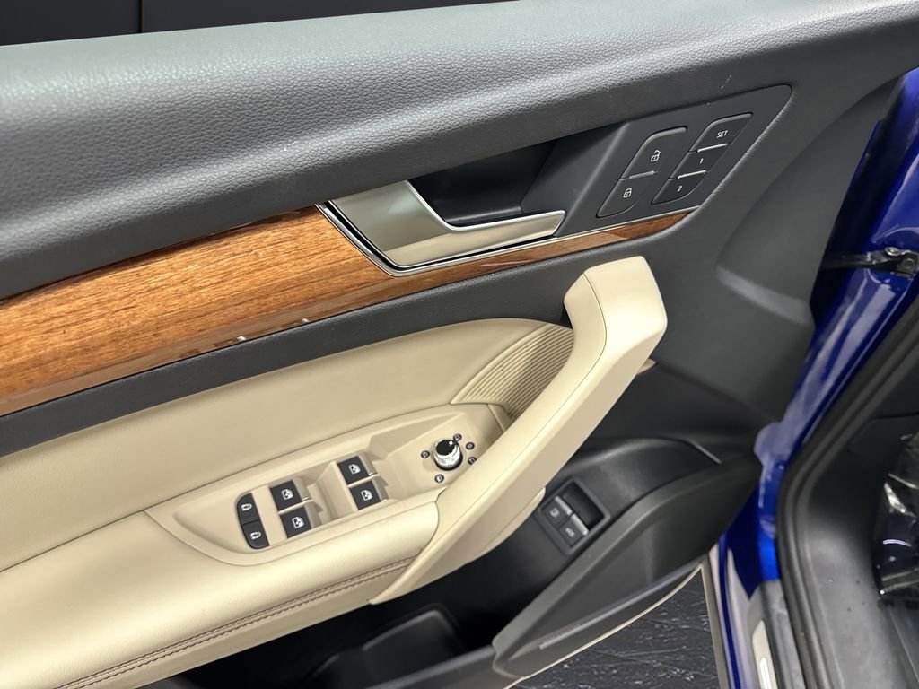 Used 2023 Audi Q5 e Premium Plus w/ Premium Plus Package image 29