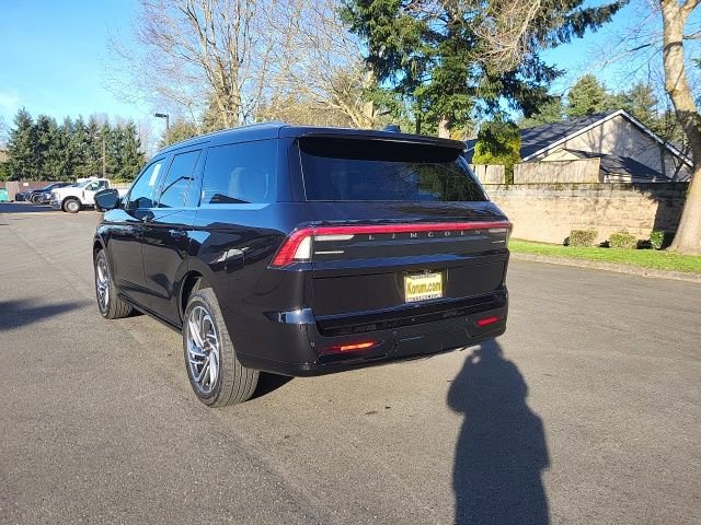 New 2026 Lincoln Navigator Reserve image 3