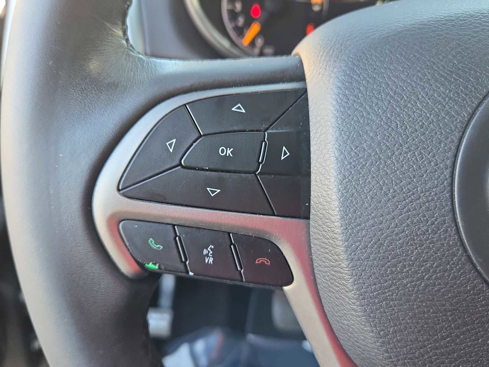 Used 2019 Jeep Grand Cherokee Laredo image 22