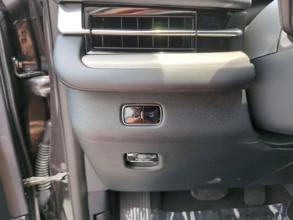Used 2025 Lincoln Navigator L Reserve AWD/4WD image 29