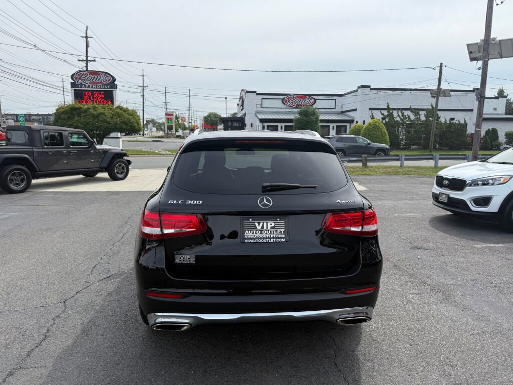 Used 2017 Mercedes-Benz GLC 300 4MATIC image 5