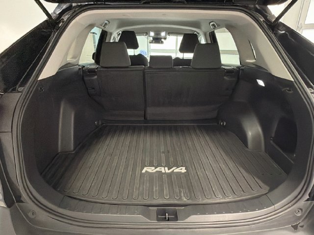 Certified 2022 Toyota RAV4 XLE w/ XLE Grade Weather Package AWD/4WD image 21