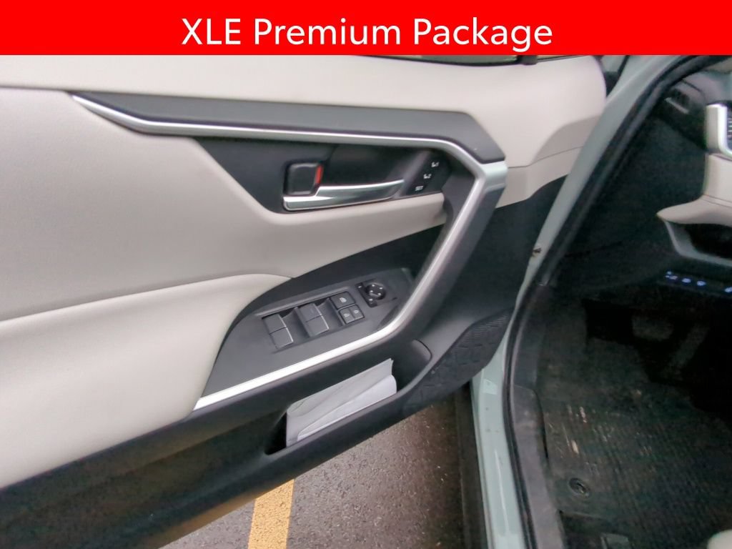 Used 2021 Toyota RAV4 XLE Premium AWD/4WD image 8