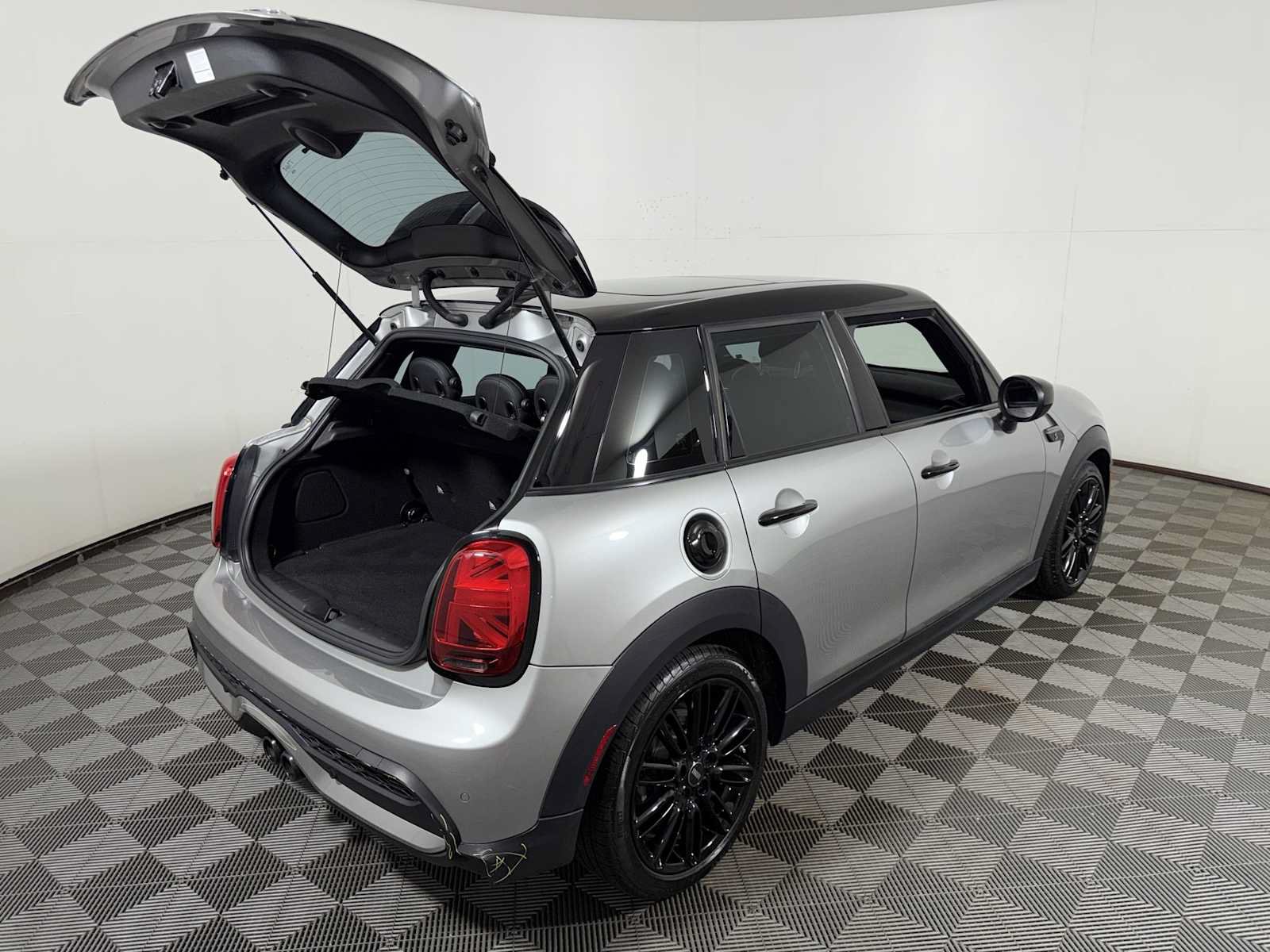 Used 2024 MINI Cooper S FWD image 23